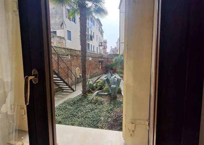 Canal Views Apartmán *