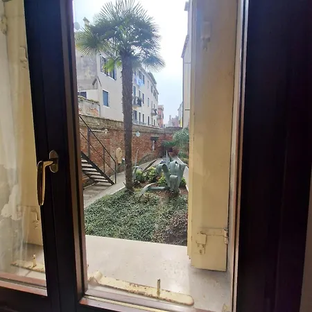 Canal Views Apartamento *